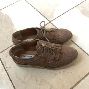 Steve Madden taupe oxfords